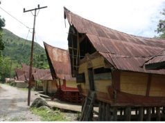 Pemberdayaan Masyarakat Menciptakan Rumah Adat sebagai Tradisi Budaya menjadi Homestay sebagai Kreativitas Budaya melalui Kearifan Lokal dalam Pengembangan Desa Tipang untuk Destinasi Wisata